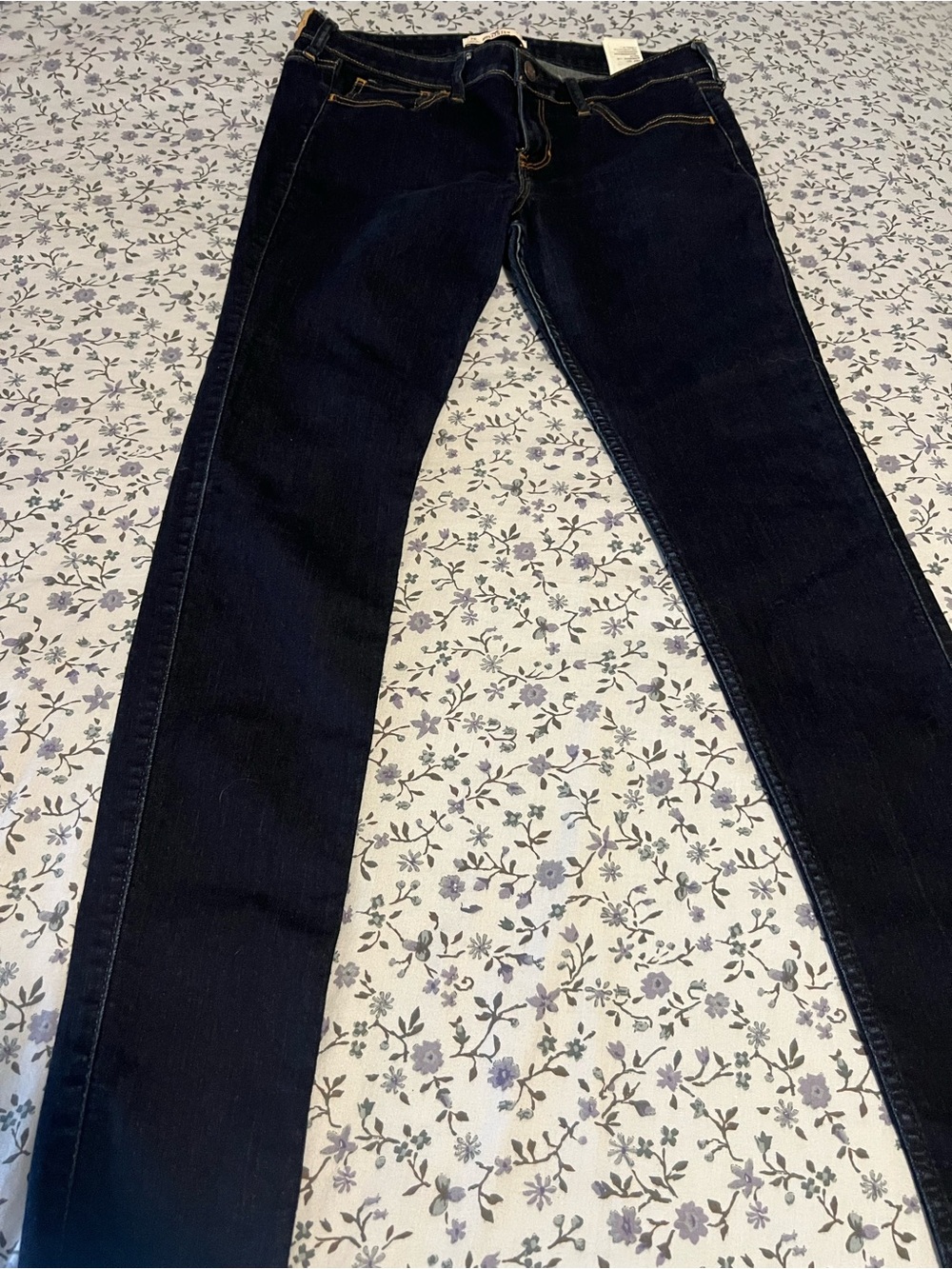 Hollister Low Rise Women’s Skinny Jeans in Deep Blue Wash